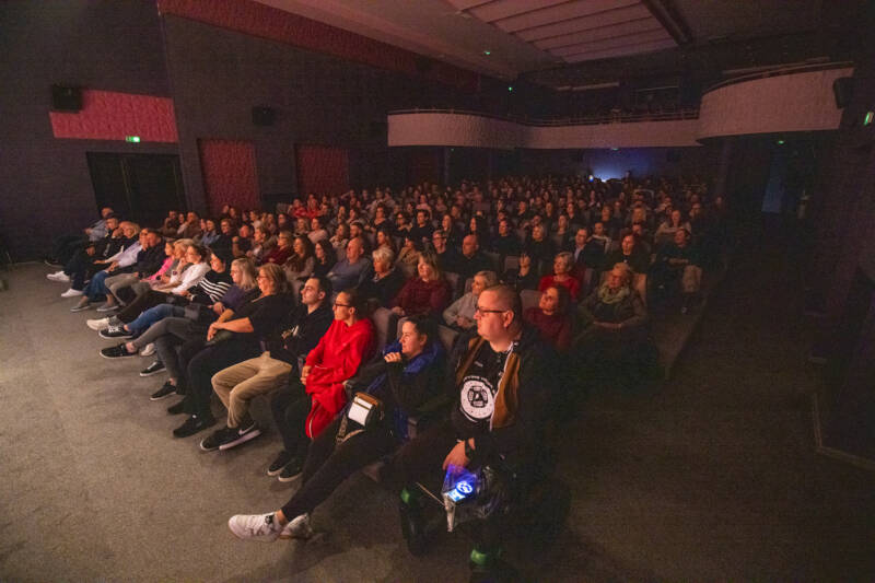 Završili 3. Dani smijeha u Pitomači – tri večeri ispunjene smijehom, energijom i dobrim raspoloženjem 5 569397399 847454197797869 1502822010311235273 n