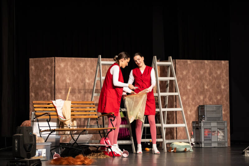 Završili 3. Dani smijeha u Pitomači – tri večeri ispunjene smijehom, energijom i dobrim raspoloženjem 4 571145364 847454157797873 262565390620217726 n