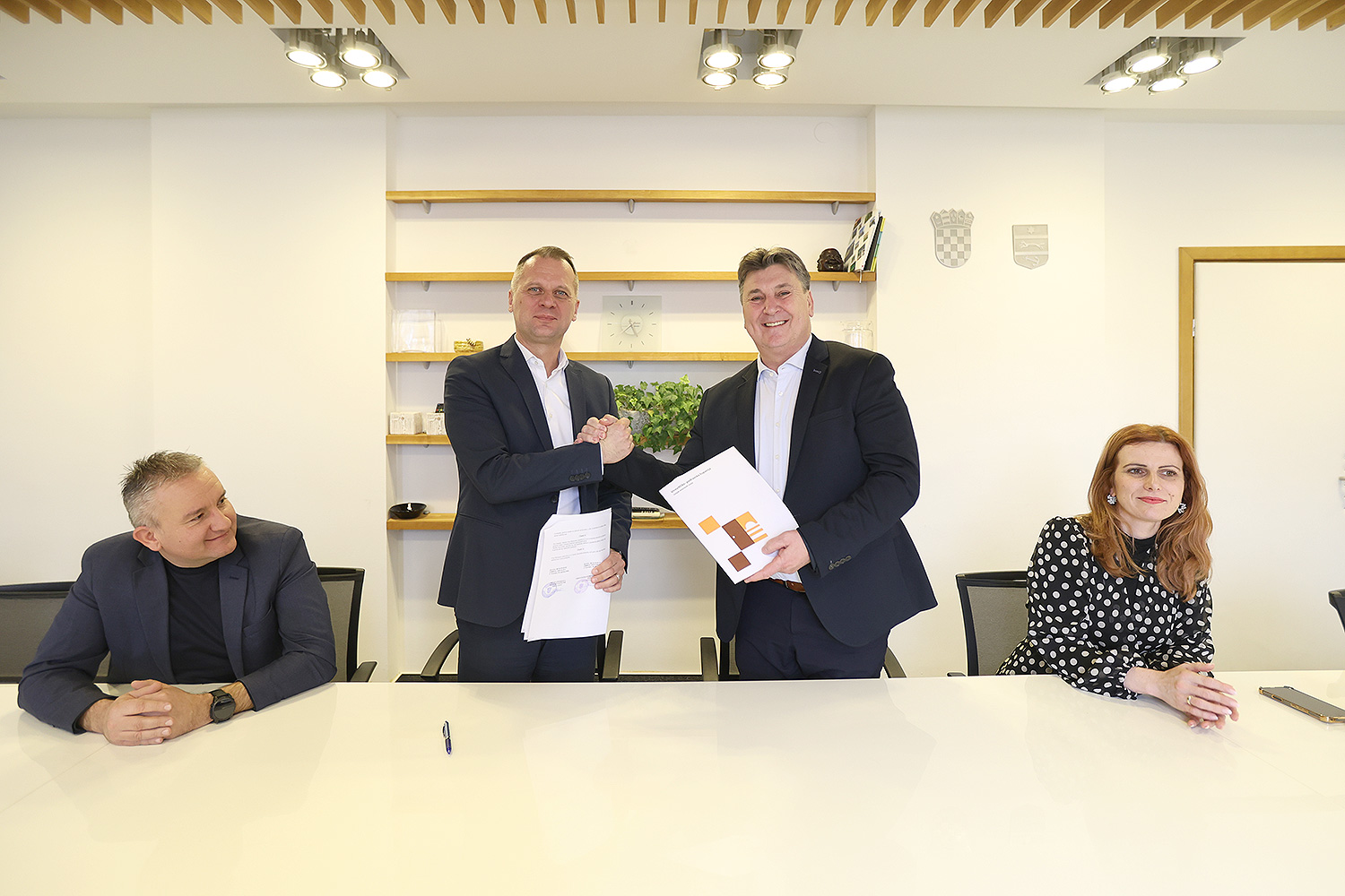 Složna braća kuću grade: Virovitičko-podravska županija i Općina Pitomača, zajedno će sufinancirati izgradnju nove trodijelne sportsku dvoranu u Pitomači 1 ugovor dvorana pitomaca 45