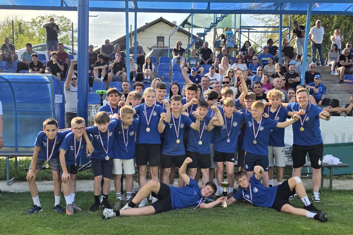 Pitomača slavila mlade nogometne prvake: Juniorima i ekipi U-13 uručeni pehari i medalje 2 20260530 1726110 Custom