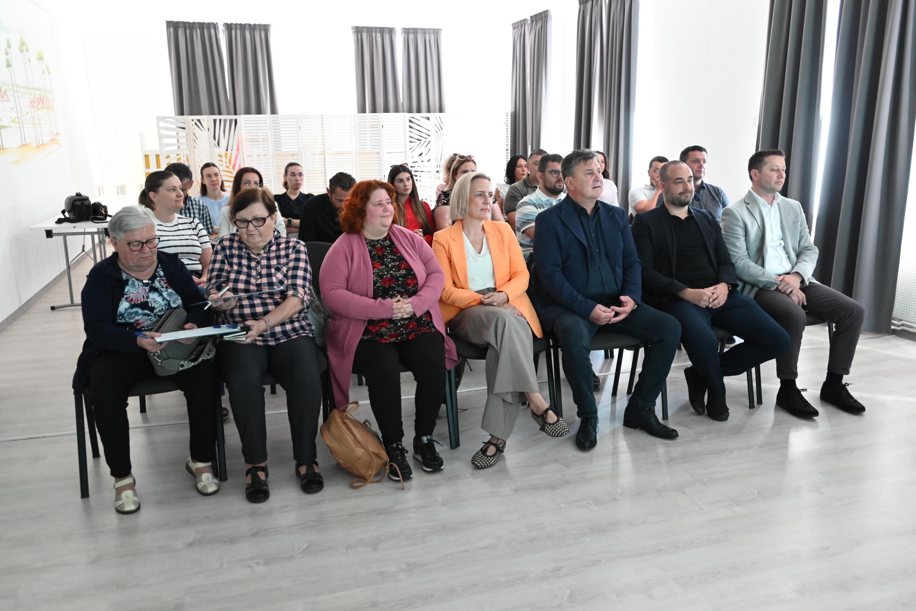 Održana početna konferencija projekta „BUS-BUS BIBLIOBUS“ 4 DSC 8373