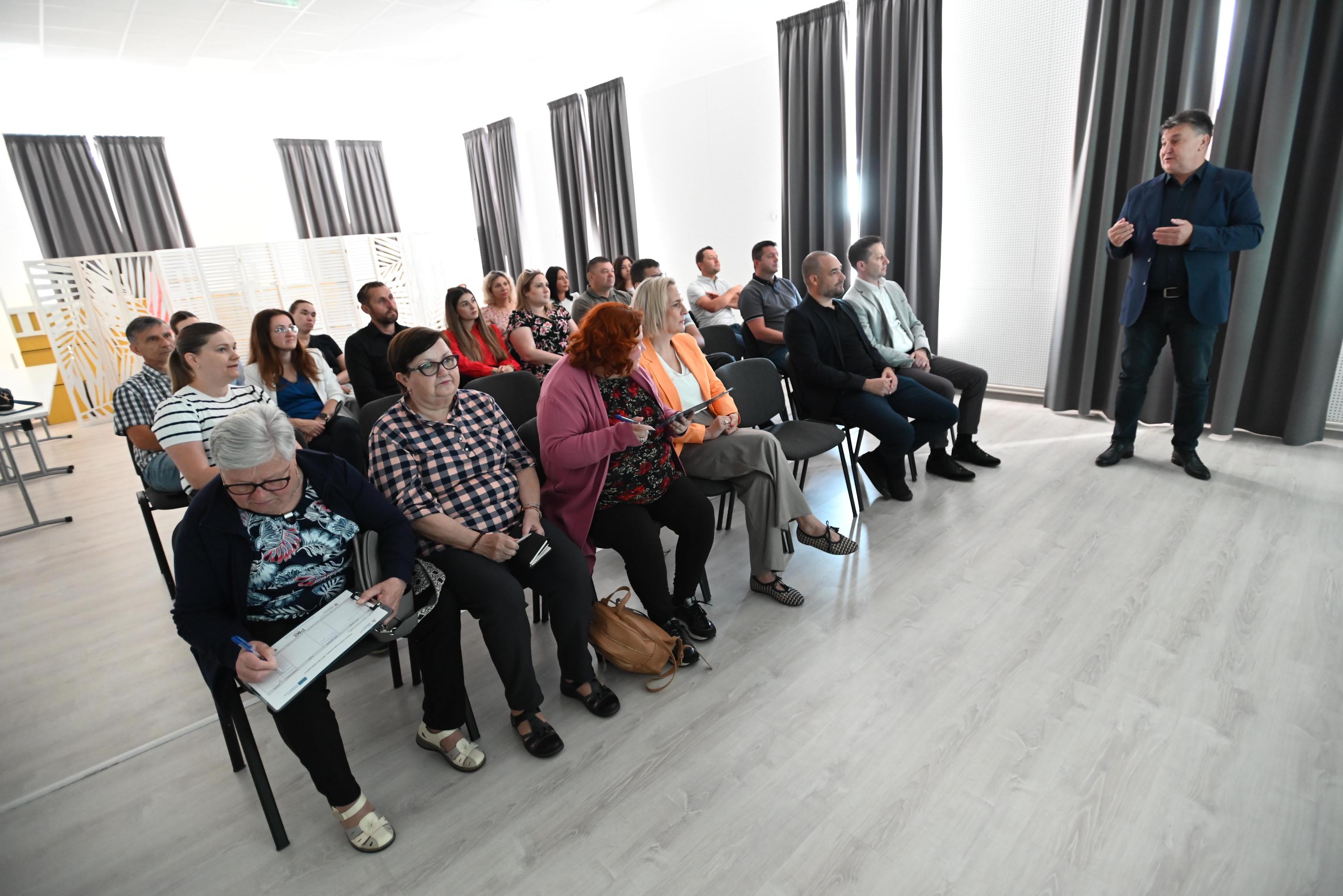 Održana početna konferencija projekta „BUS-BUS BIBLIOBUS“ 2 DSC 8378