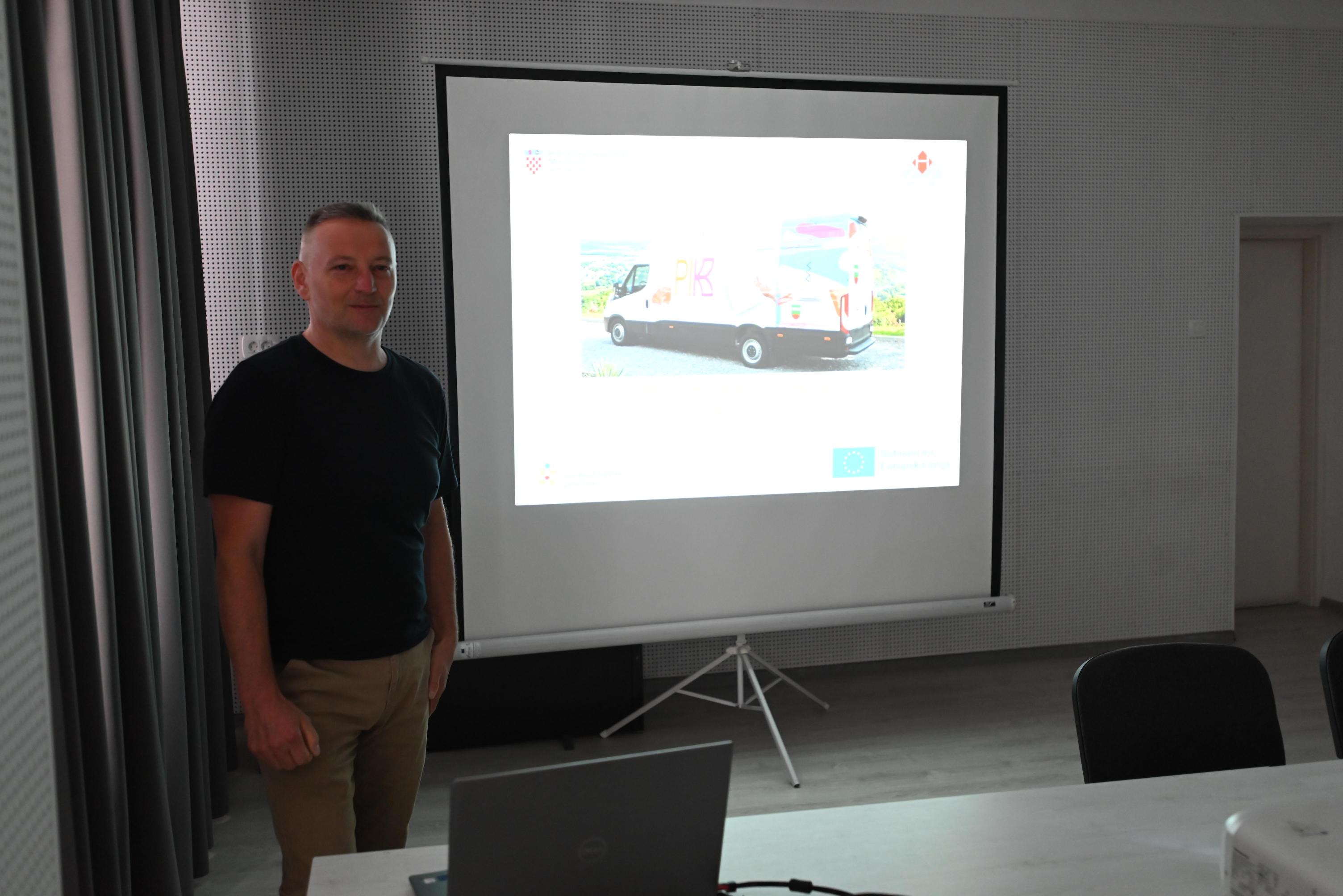 Održana početna konferencija projekta „BUS-BUS BIBLIOBUS“ 3 DSC 8384